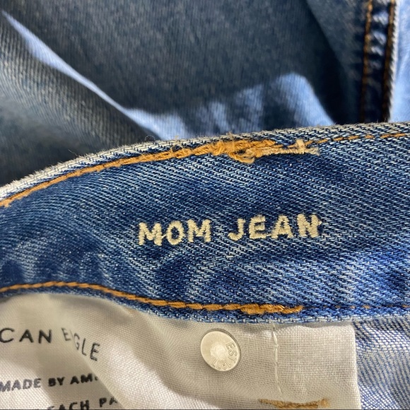 AMERICAN EAGLE Medium Wash Distressed Mom Jeans New - Picture 8 of 9